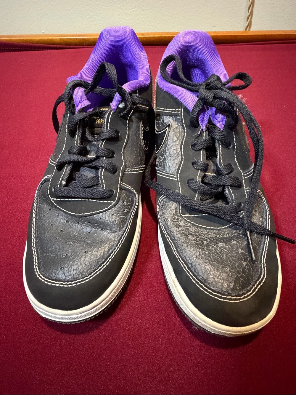 Nike Kids Black Sneakers with Purple Lining size 2Y